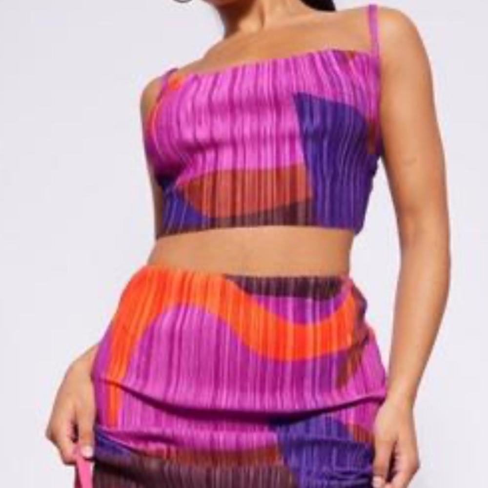 NWT Pretty Little Thing Plus Pink Plissé Strappy Cowl Neck Crop Top US 18 - Picture 2 of 10